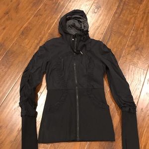 Lululemon jacket size 6